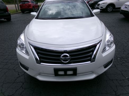 Used 2013 Nissan Altima SV FWD image 8