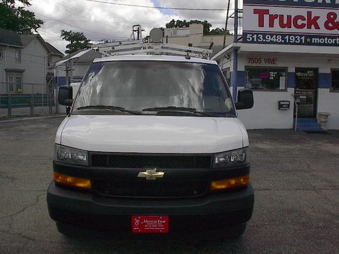 Used 2019 Chevrolet Express 3500 UNAVAIL RWD image 2