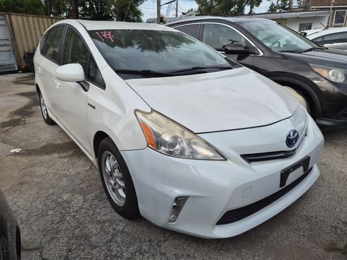 Used 2014 Toyota Prius V Two image 1