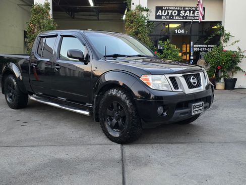 Used 2012 Nissan Frontier SV image 2