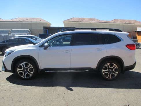 Used 2023 Subaru Ascent Limited image 2