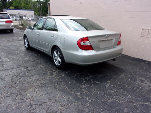 Used 2004 Toyota Camry XLE FWD image 6