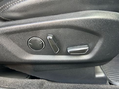 Used 2016 Ford Explorer 4WD XLT image 31