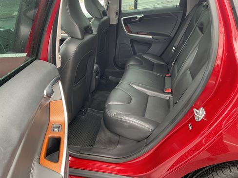 Used 2017 Volvo XC60 T5 Inscription image 4