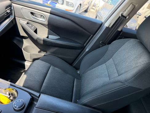 Used 2024 Nissan Rogue AWD SV image 11