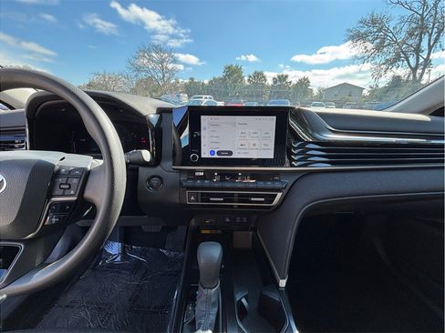 Used 2025 Toyota Camry LE image 11