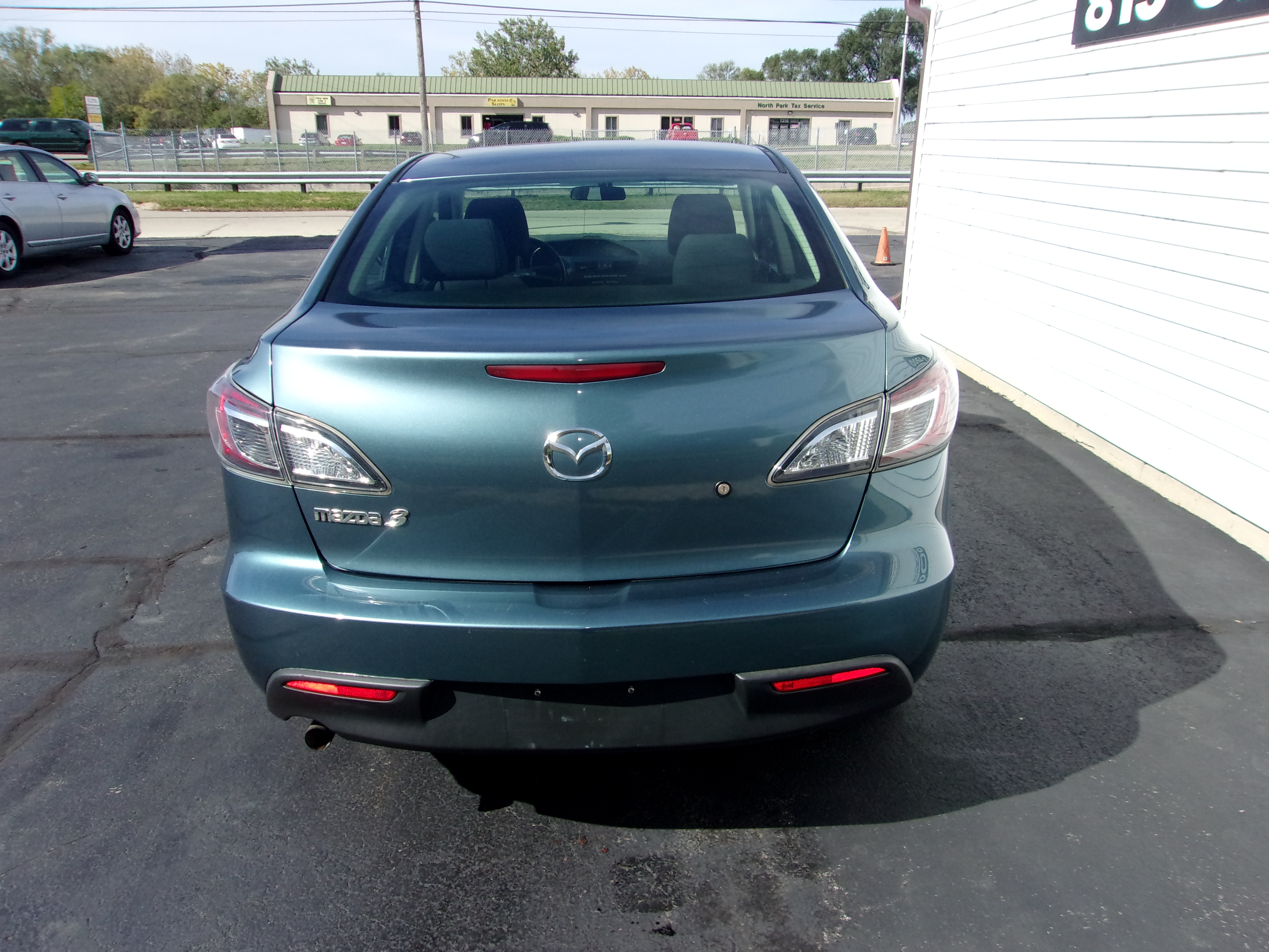 Used 2011 MAZDA MAZDA3 i Sport Sedan FWD image 3