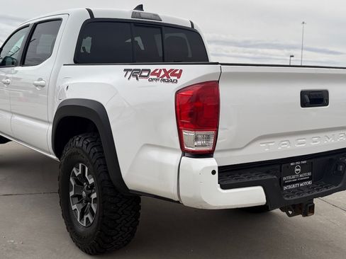 Used 2016 Toyota Tacoma TRD Off-Road image 5