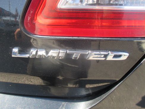 Used 2015 Ford Taurus Limited FWD image 11