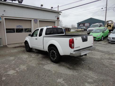 Used 2009 Nissan Frontier image 4