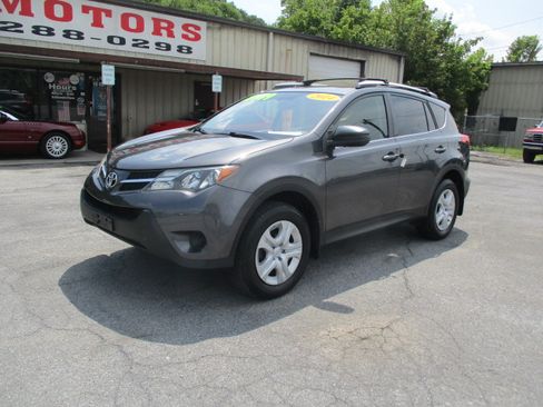 Used 2014 Toyota RAV4 AWD LE image 2