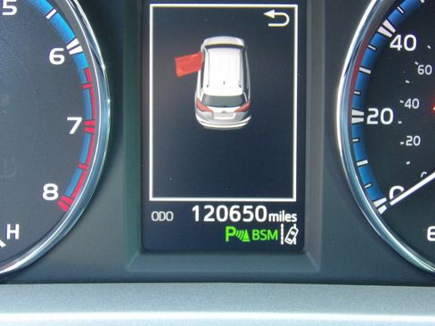 Used 2017 Toyota RAV4 Limited image 8