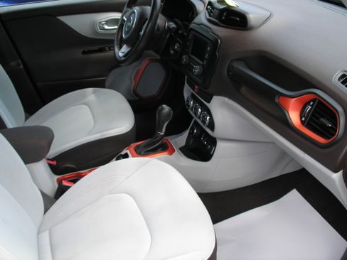 Used 2015 Jeep Renegade Latitude image 4