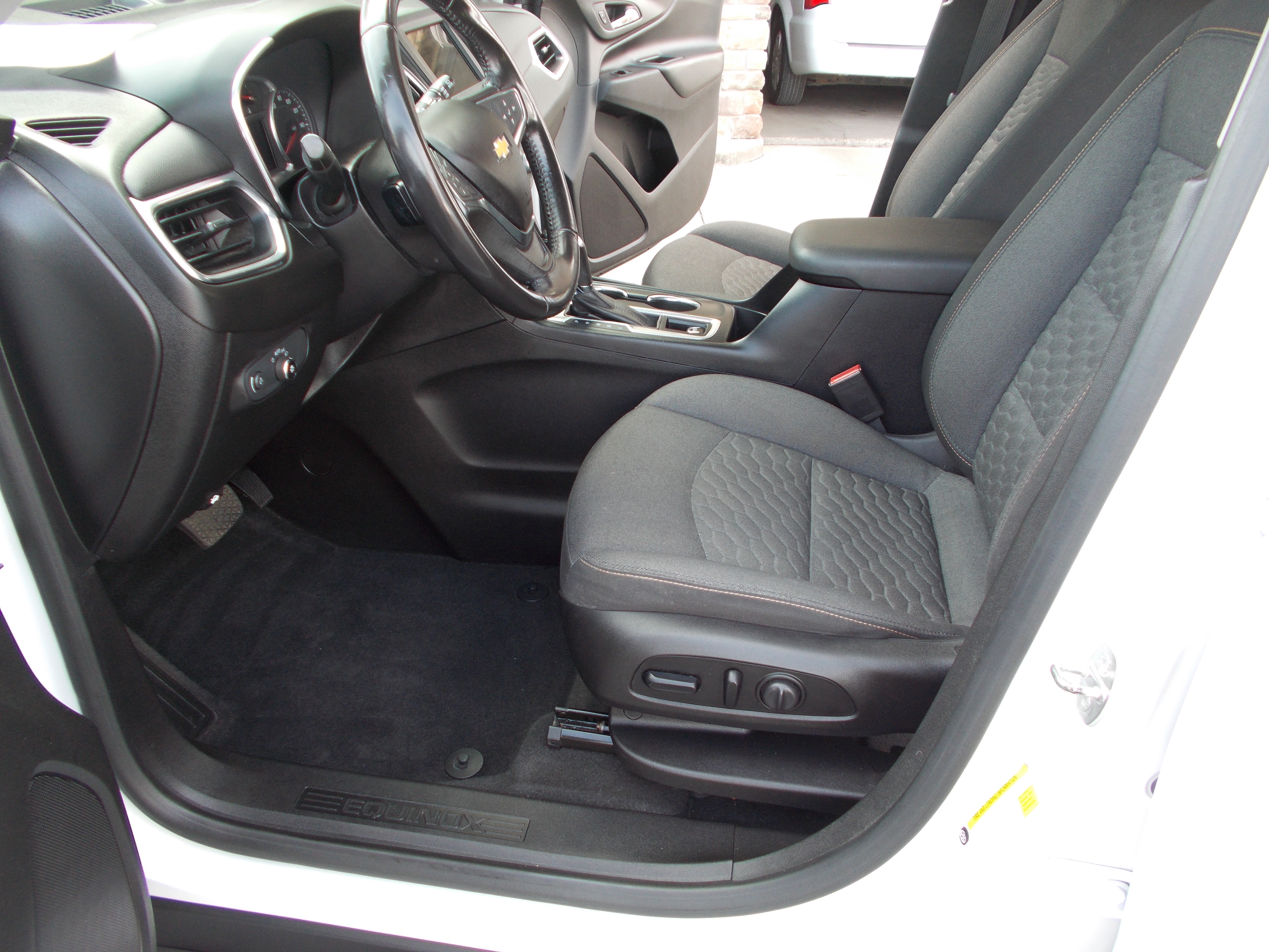 Used 2019 Chevrolet Equinox LT AWD/4WD image 13