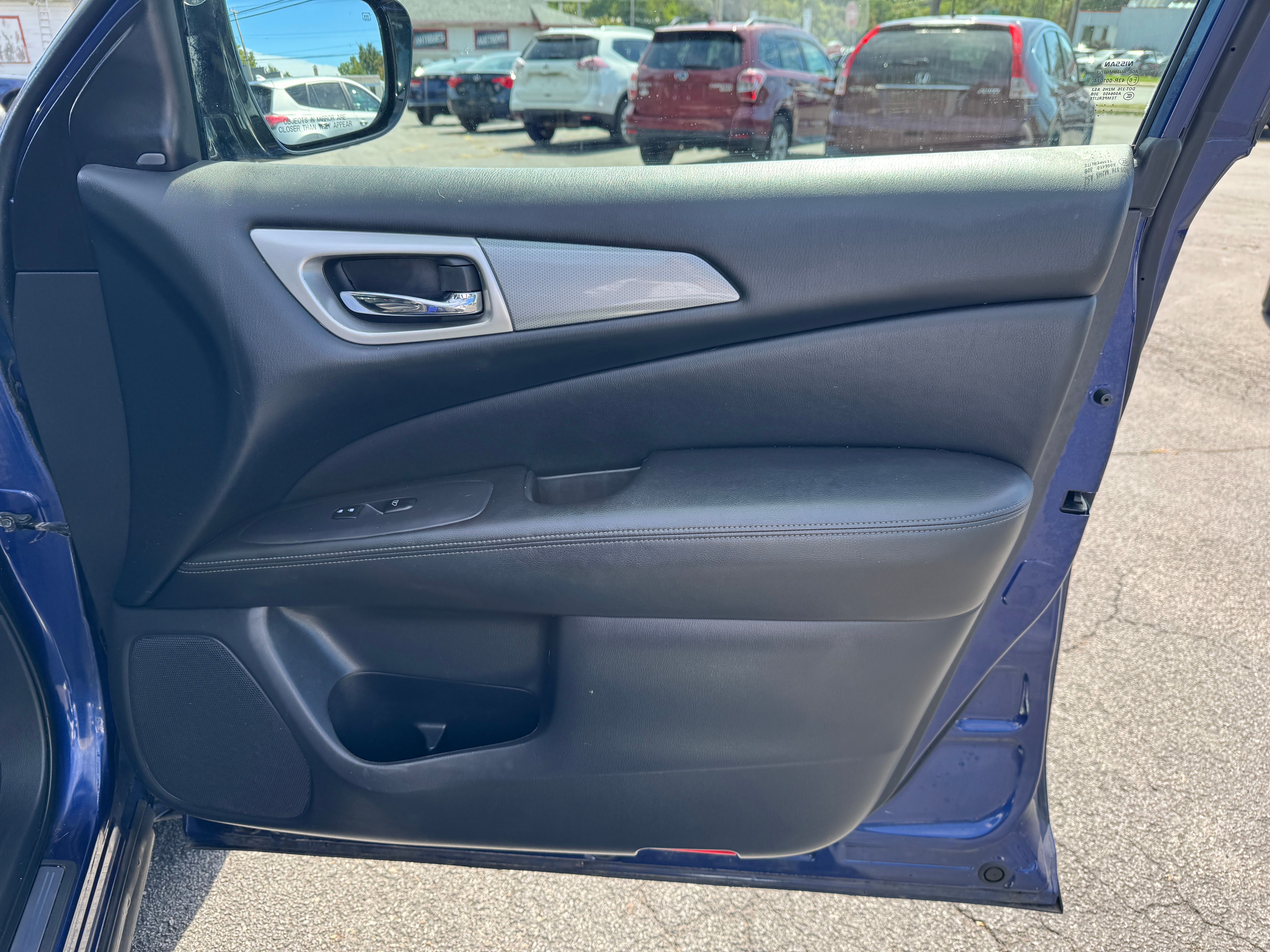 Used 2017 Nissan Pathfinder 4WD SL w/ Premium Package image 19