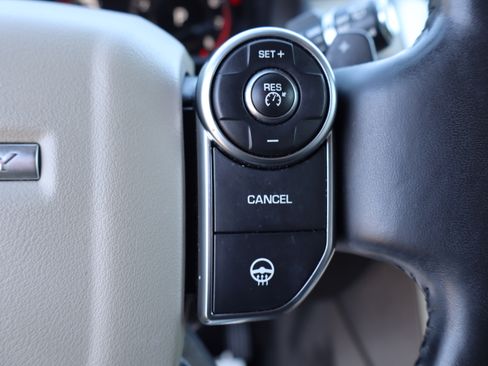 Used 2018 Land Rover Discovery HSE image 25