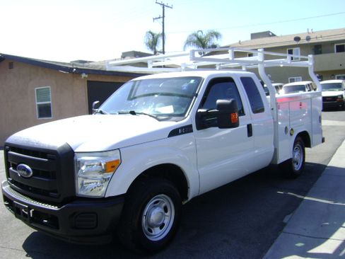 Used 2016 Ford F250 2WD SuperCab Super Duty image 4