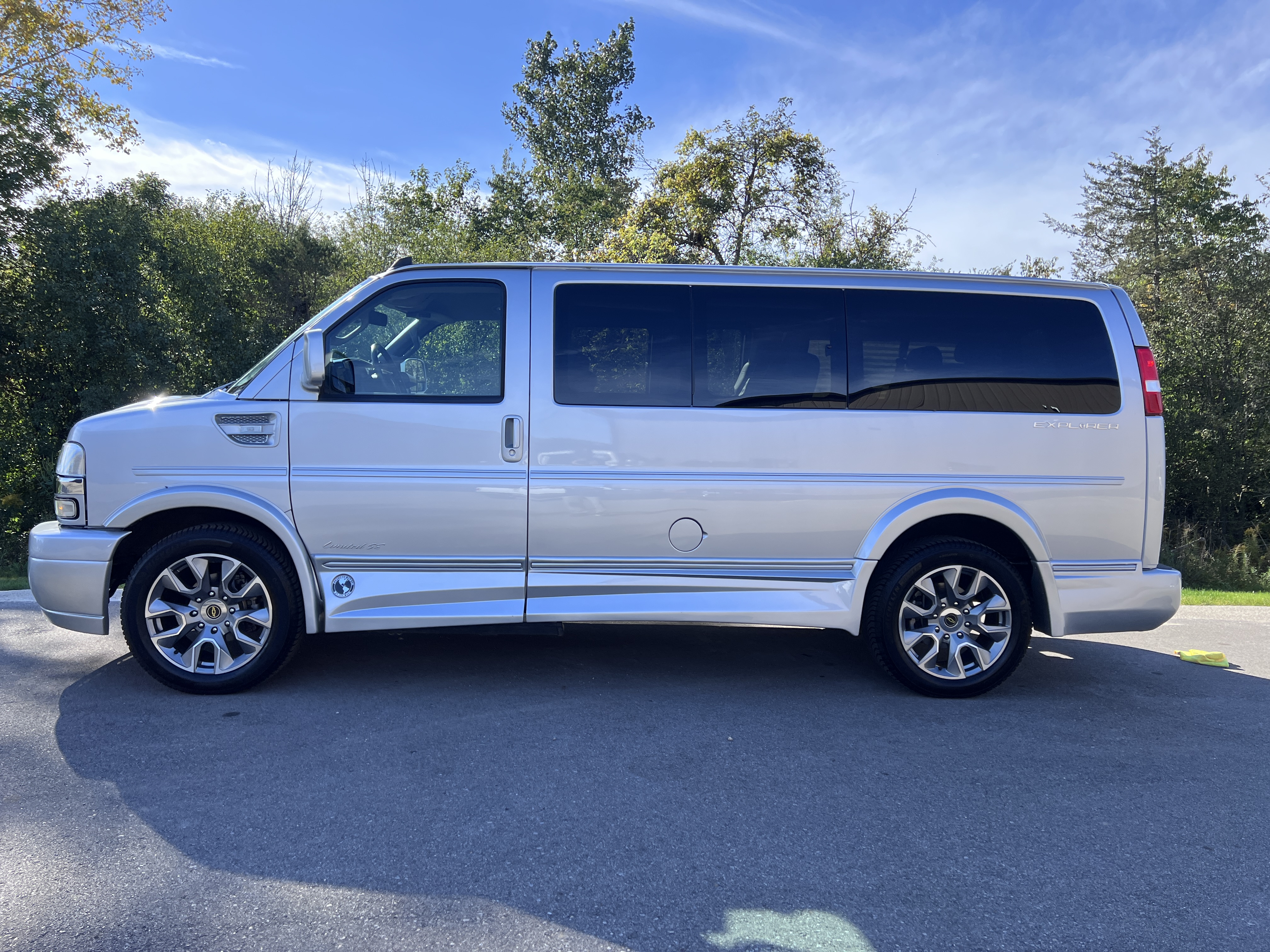 Used 2024 Chevrolet Express 2500 UNAVAIL RWD image 3