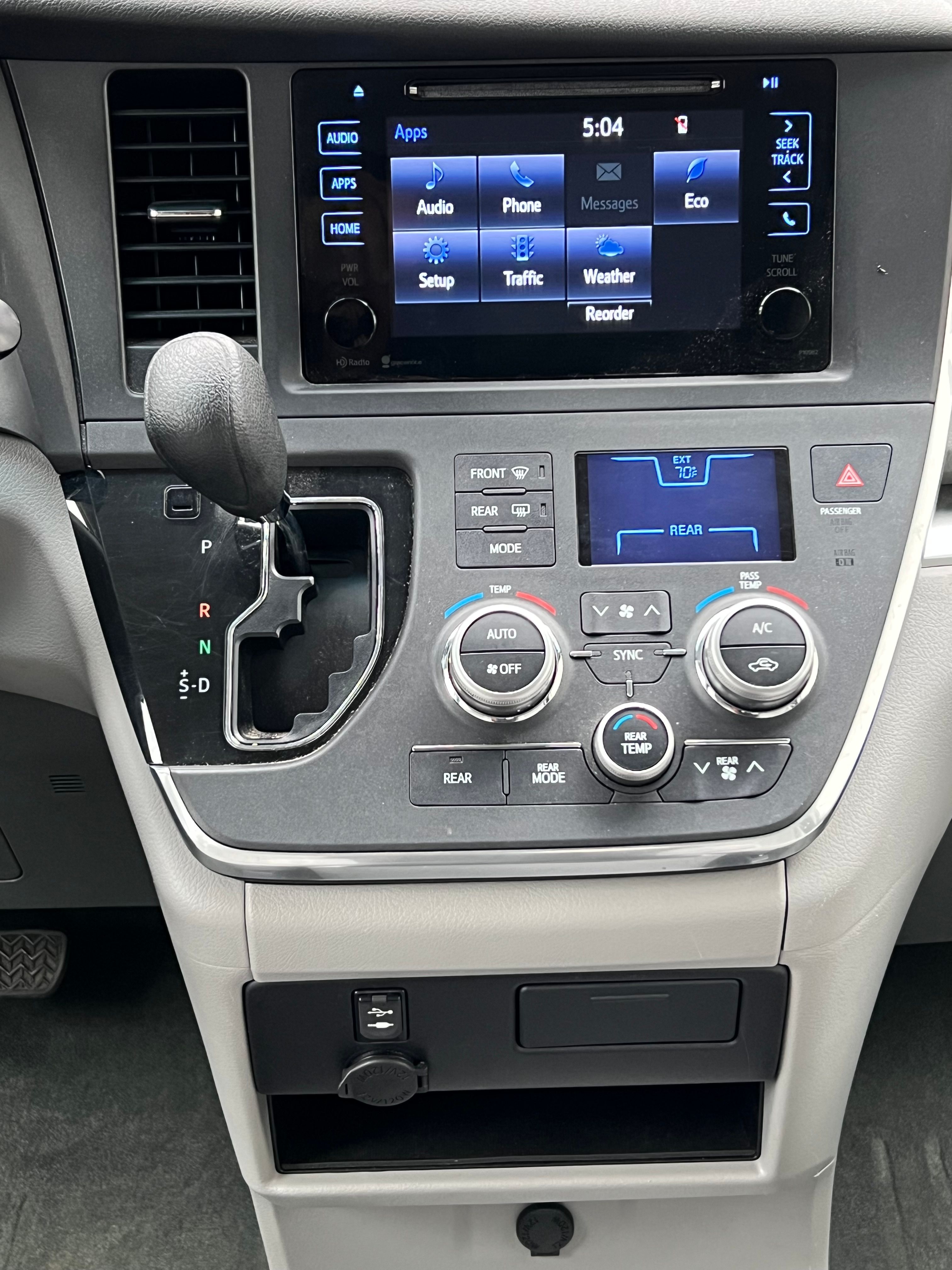 Used 2015 Toyota Sienna LE FWD image 11