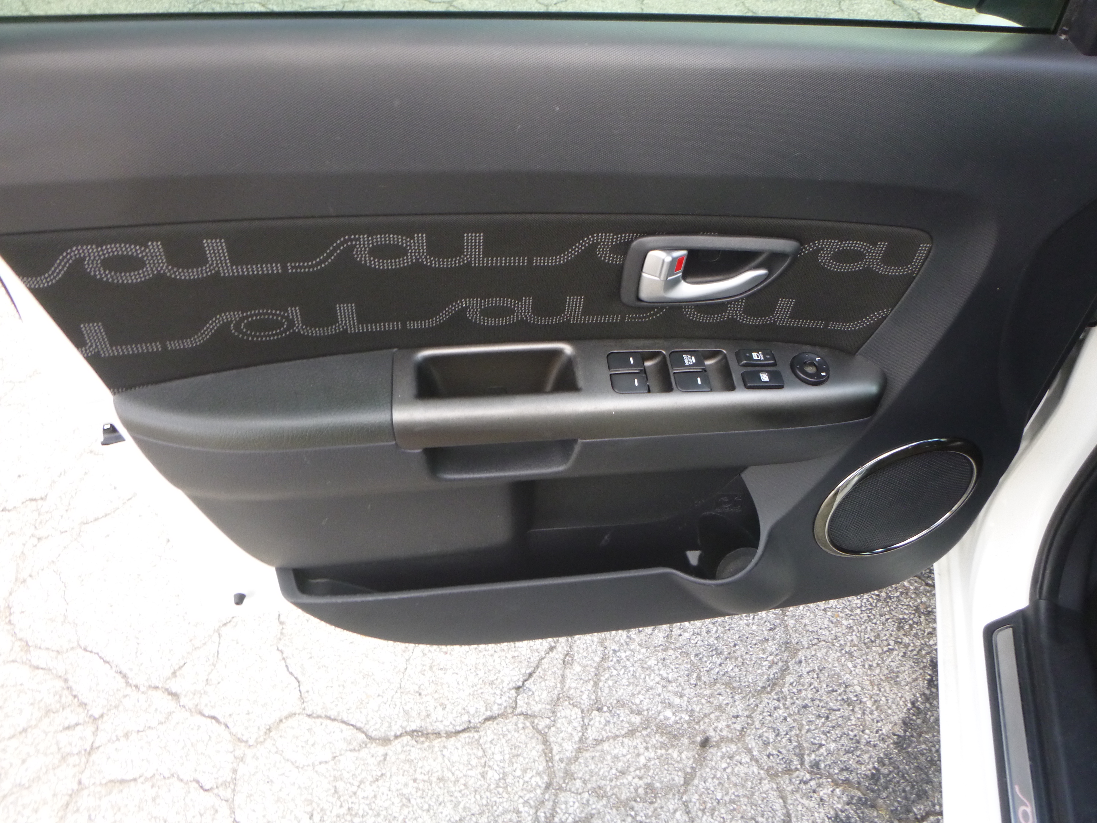 Used 2013 Kia Soul + FWD Hatchback 2.0L 4-Cyl image 10