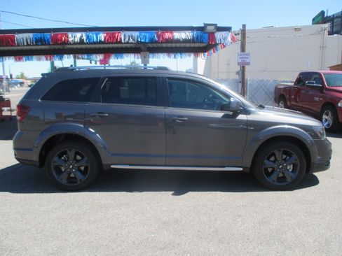 Used 2019 Dodge Journey Crossroad image 2