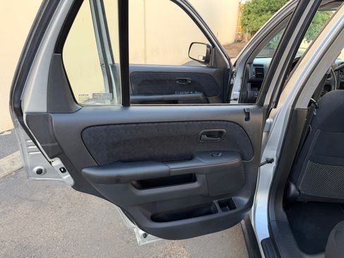 Used 2005 Honda CR-V LX image 24