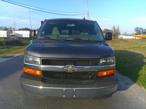 Used 2016 Chevrolet Express 3500 LT image 4