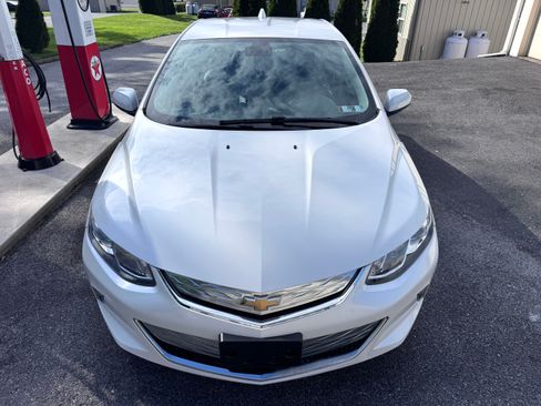 Used 2018 Chevrolet Volt LT FWD image 2