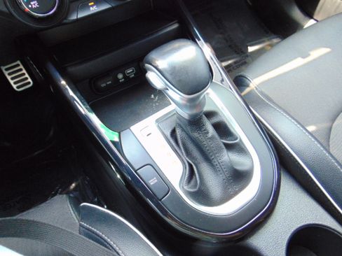 Used 2020 Kia Forte GT Line image 21