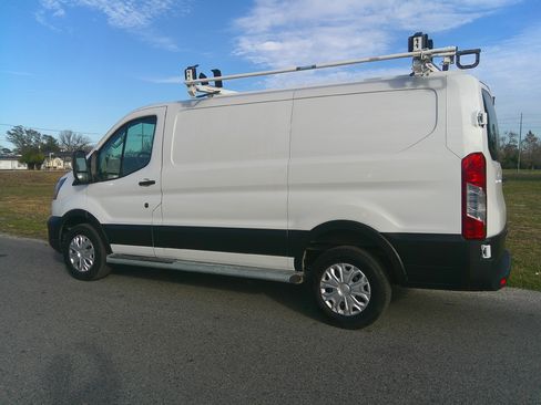 Used 2024 Ford Transit 250 XL image 7