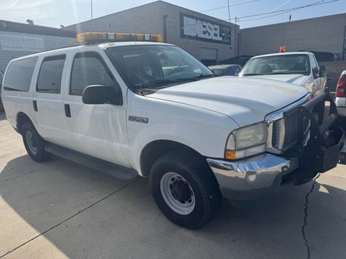 Used 2004 Ford Excursion image 3