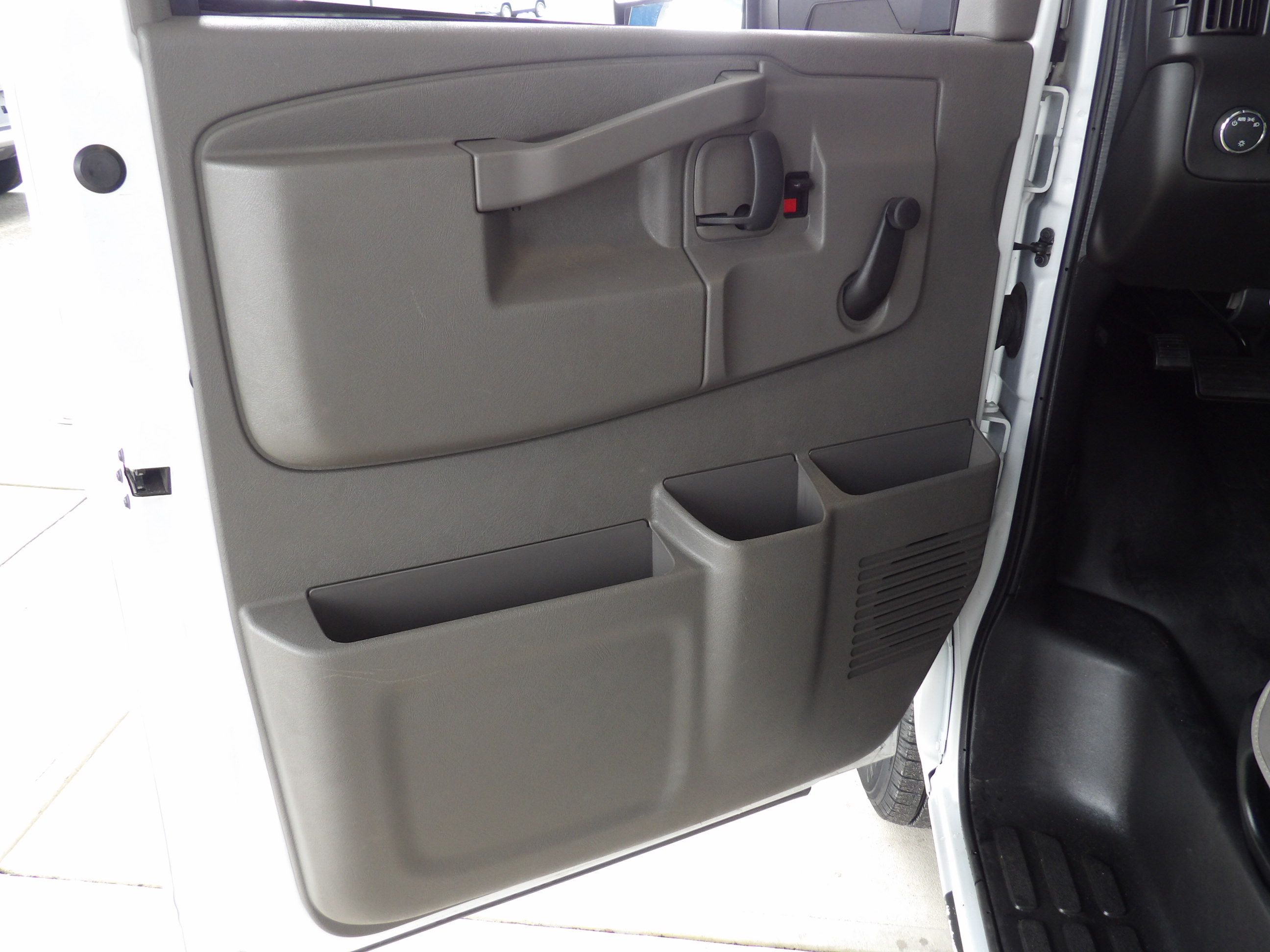 Used 2022 Chevrolet Express 3500 UNAVAIL RWD image 13