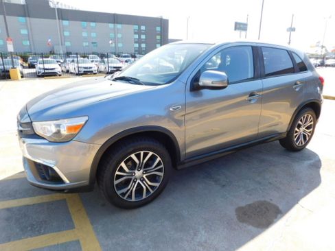 Used 2018 Mitsubishi Outlander Sport ES image 3