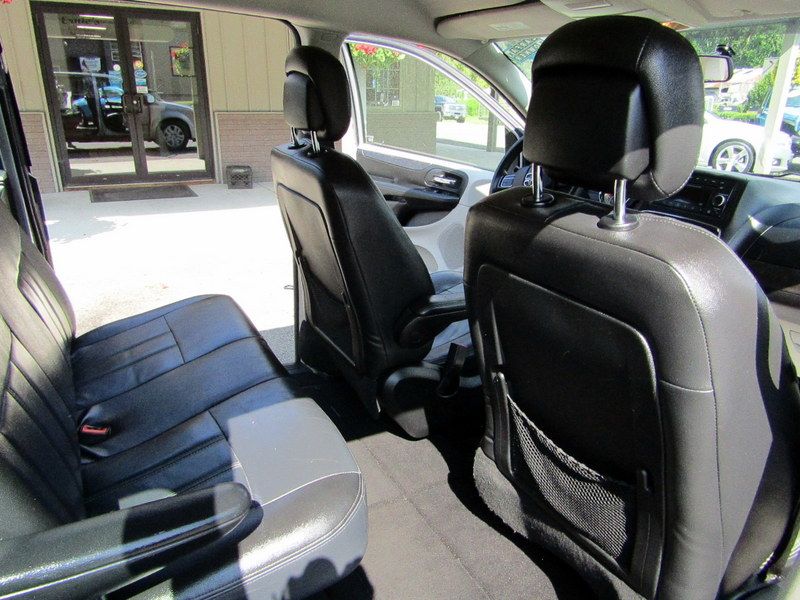 Used 2014 Dodge Grand Caravan American Value Package FWD image 21