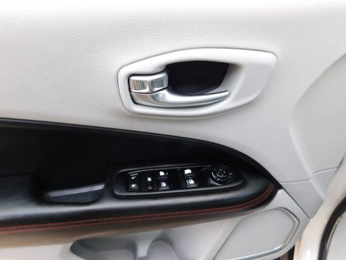 Used 2020 Jeep Compass Limited image 11