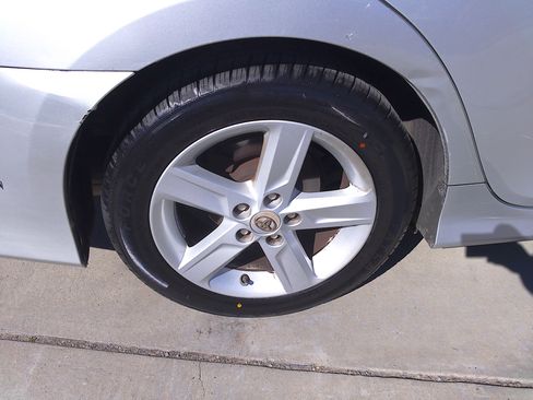 Used 2012 Toyota Camry SE image 30