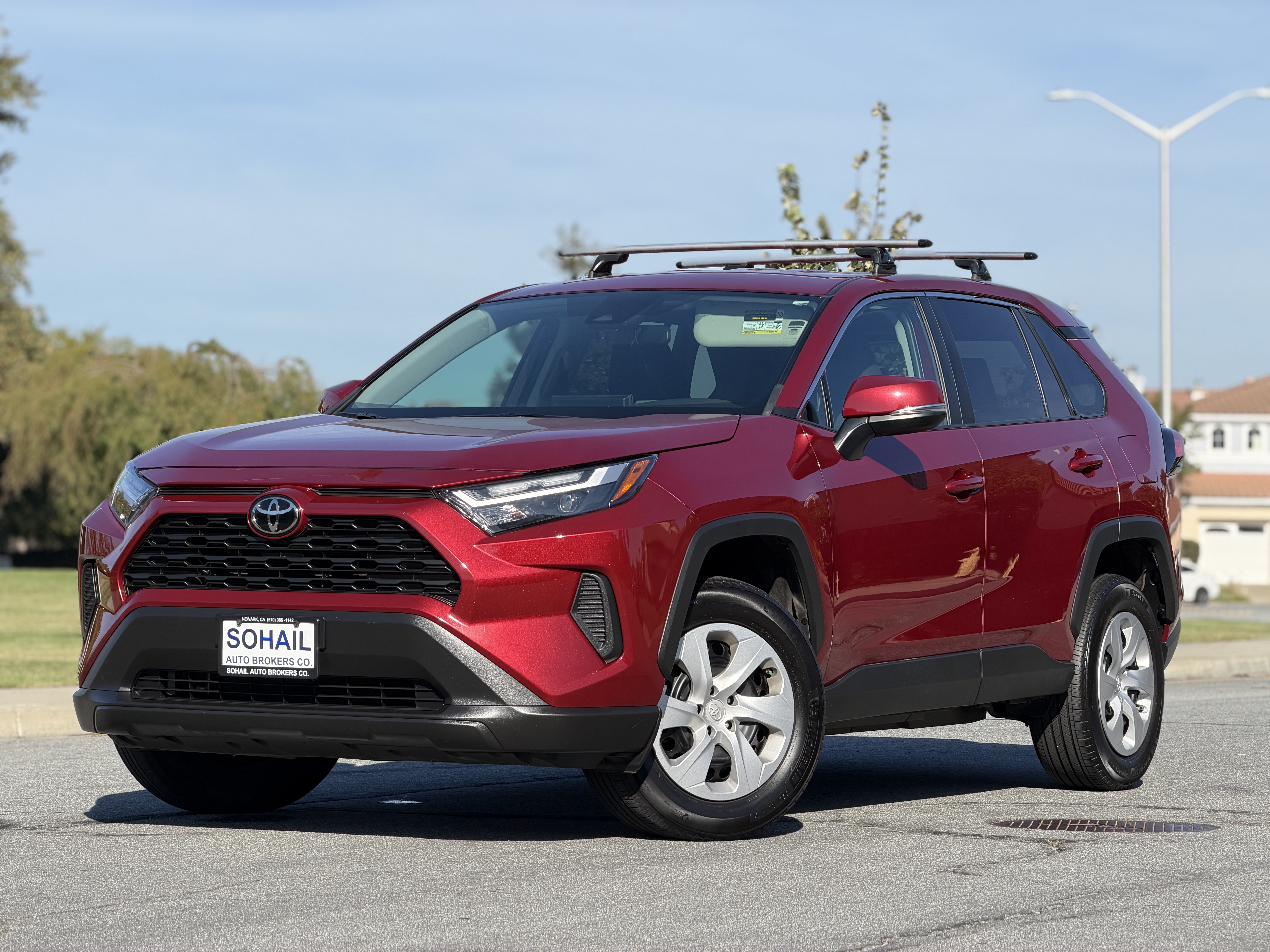 Used 2023 Toyota RAV4 AWD LE image 1