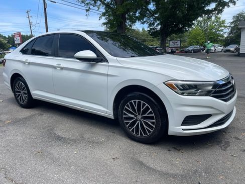 Used 2020 Volkswagen Jetta SE FWD image 3