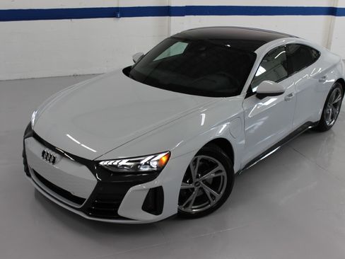 Used 2023 Audi e-tron GT Premium Plus image 4