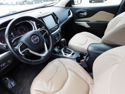 Used 2018 Jeep Cherokee FWD Limited image 10