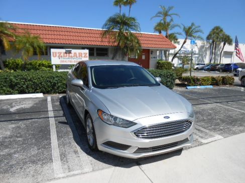 Used 2017 Ford Fusion SE FWD image 7