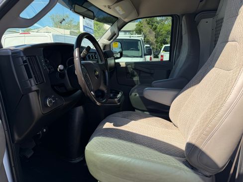 Used 2022 Chevrolet Express 3500 UNAVAIL RWD image 11