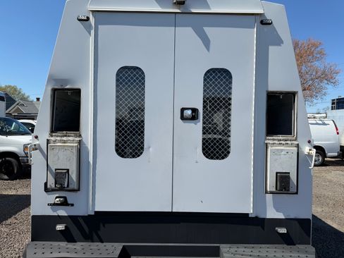 Used 2017 Ford F550 image 7