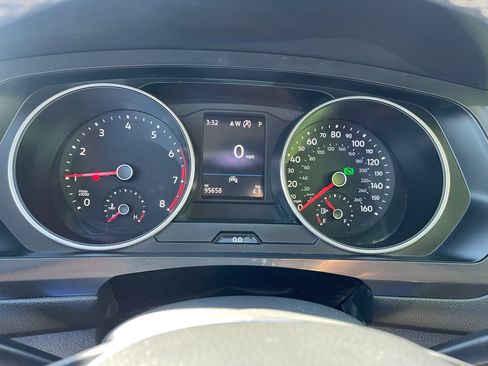 Used 2021 Volkswagen Tiguan SE image 10