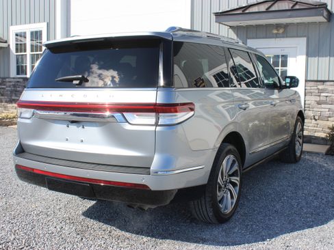 Used 2023 Lincoln Navigator 4WD Reserve image 8