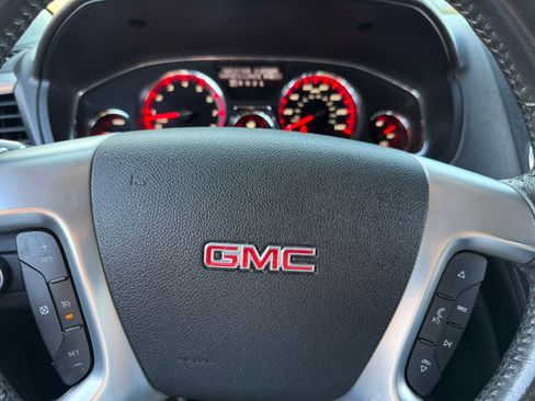 Used 2014 GMC Acadia SLE image 21