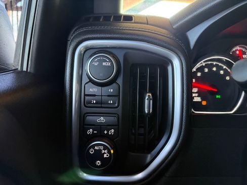 Used 2020 Chevrolet Silverado 1500 4x4 Crew Cab LT image 16