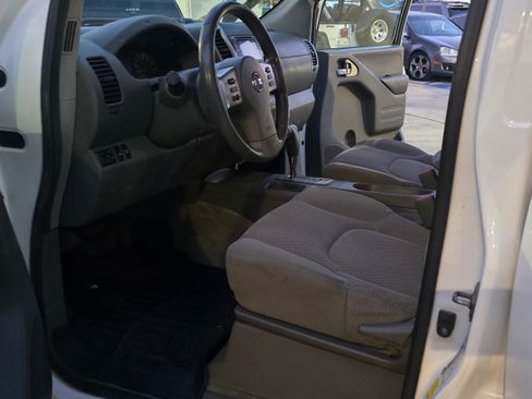 Used 2016 Nissan Frontier SV image 27