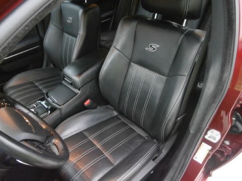 Used 2019 Chrysler 300 S image 10