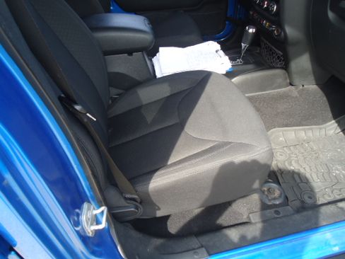 Used 2015 Jeep Wrangler 4WD Unlimited Sport image 15